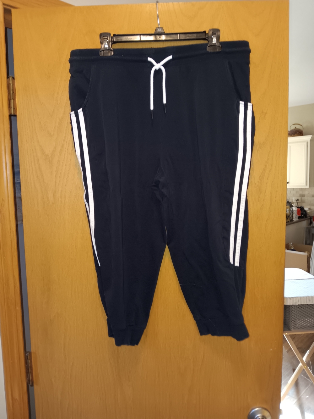 Womens Size XL, Black Capri Jogger Sweatpants with White Stripes